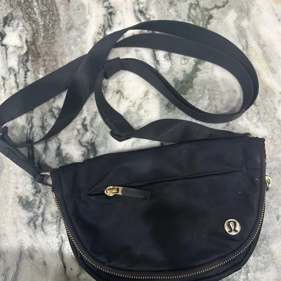 Lululemon black/gold all night festival bag micro 2L - Picture 1 of 3